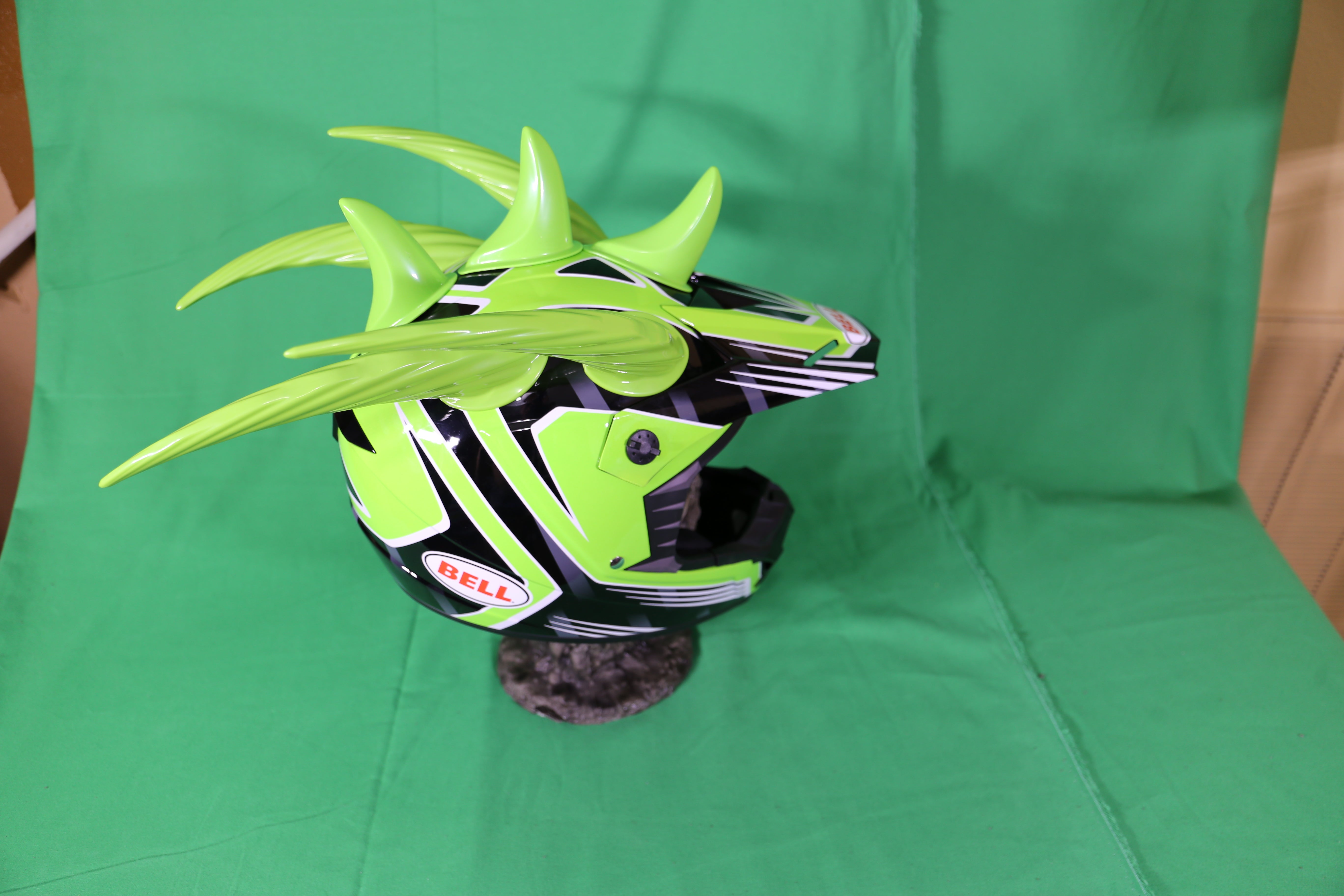 Lime Mohawk Helmet Horn Set